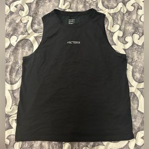 Arc’teryx women’s tank. Minimally worn. Like new condition.
